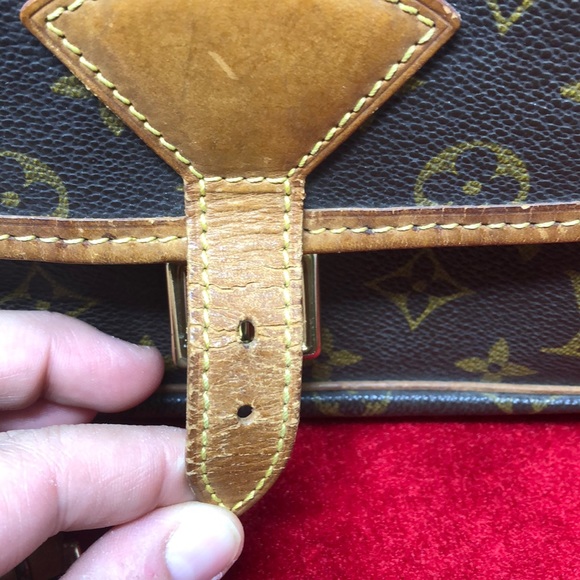 Authentic Louis Vuitton sologne crossbody - Picture 2 of 16